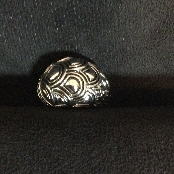 NWOT Silver boho stamped size 7 chunky ring - Picture 4 of 8